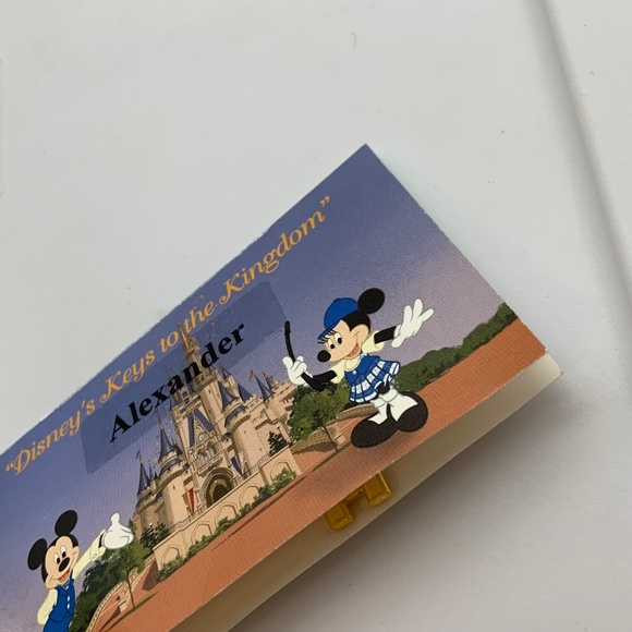 Disney Magic Kingdom Castle Disney's Keys to the Kingdom Gold Tone Key Lapel Pin - Picture 5 of 11